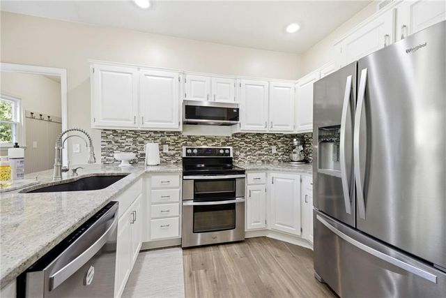 15013 W 77th Terrace, Lenexa, KS 66216