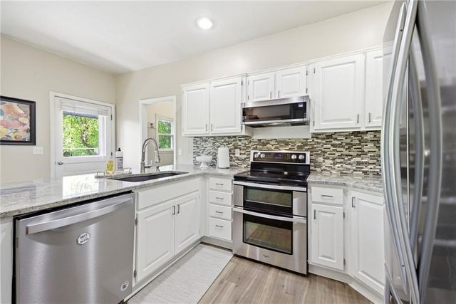 15013 W 77th Terrace, Lenexa, KS 66216