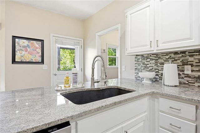 15013 W 77th Terrace, Lenexa, KS 66216