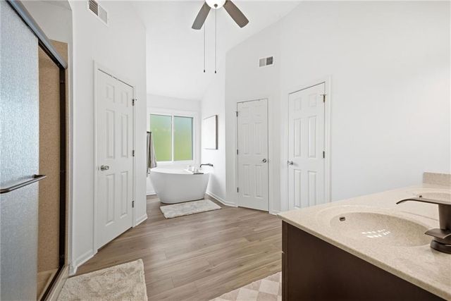 15013 W 77th Terrace, Lenexa, KS 66216