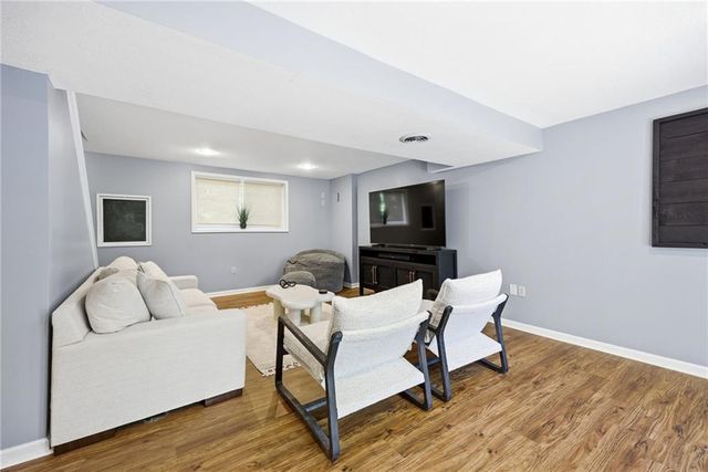 15013 W 77th Terrace, Lenexa, KS 66216