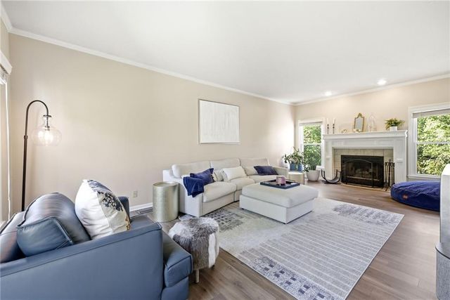 15013 W 77th Terrace, Lenexa, KS 66216
