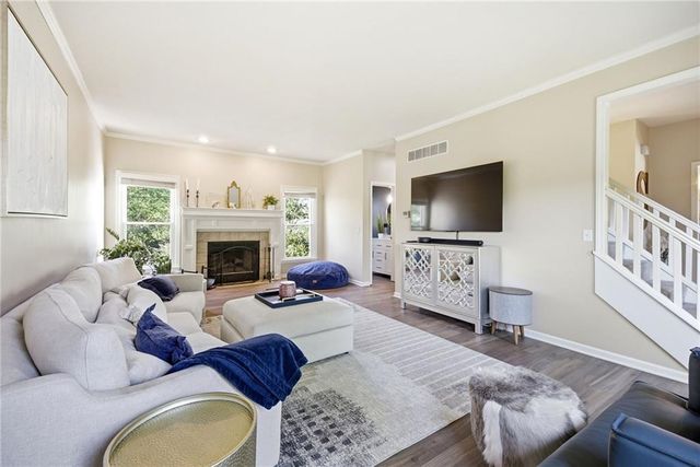 15013 W 77th Terrace, Lenexa, KS 66216