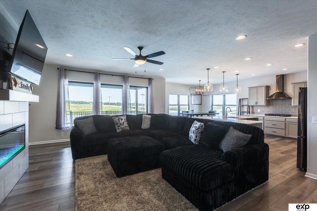 10002 S 191 Avenue, Gretna, NE 68136