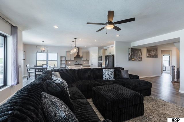 10002 S 191 Avenue, Gretna, NE 68136