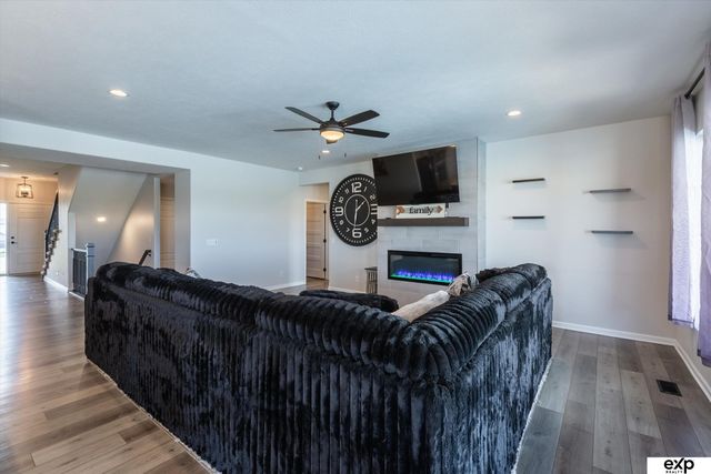 10002 S 191 Avenue, Gretna, NE 68136