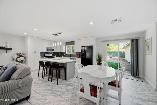 2209 E WINDSOR Avenue, Phoenix, AZ 85006