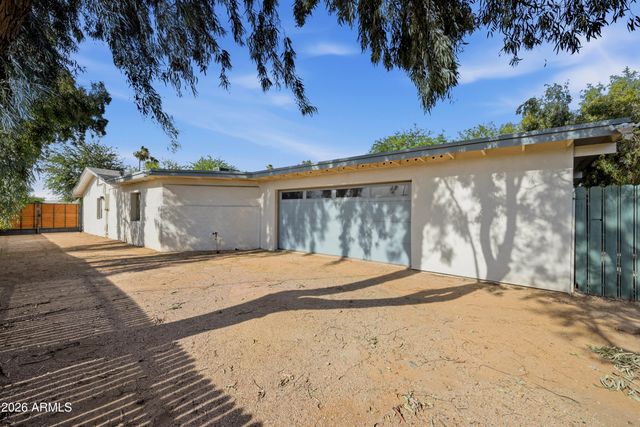 2209 E WINDSOR Avenue, Phoenix, AZ 85006