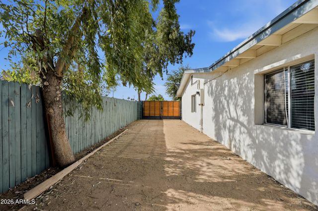 2209 E WINDSOR Avenue, Phoenix, AZ 85006