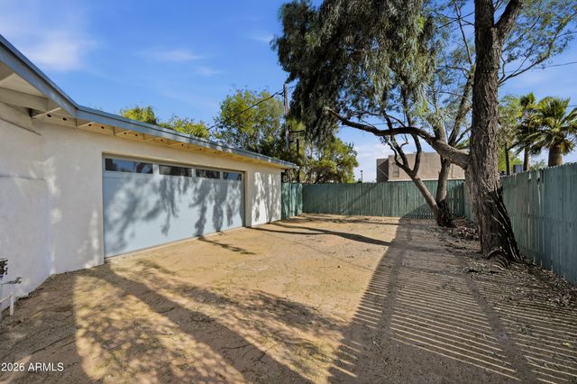 2209 E WINDSOR Avenue, Phoenix, AZ 85006