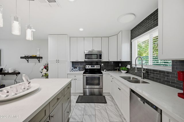2209 E WINDSOR Avenue, Phoenix, AZ 85006
