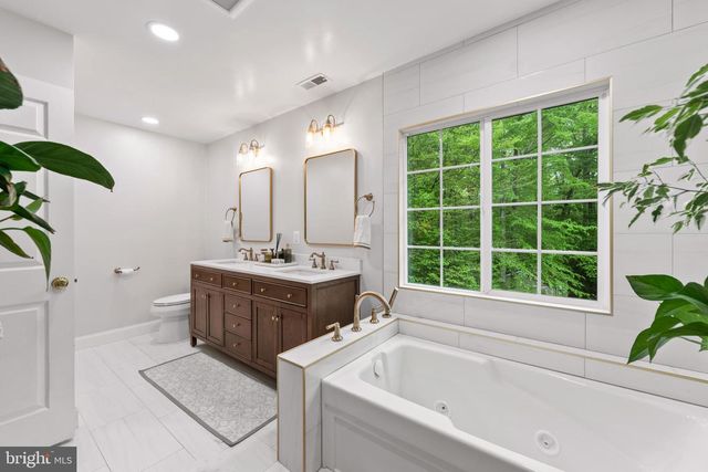 7362 CLIFTON RD, Clifton, VA 20124