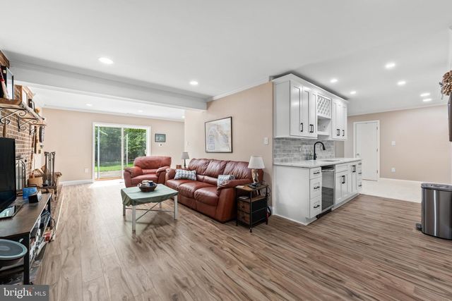 7362 CLIFTON RD, Clifton, VA 20124