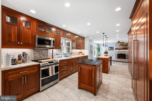 7362 CLIFTON RD, Clifton, VA 20124