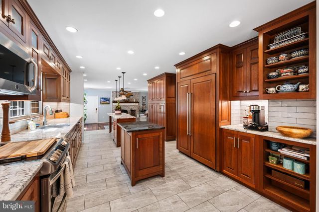 7362 CLIFTON RD, Clifton, VA 20124