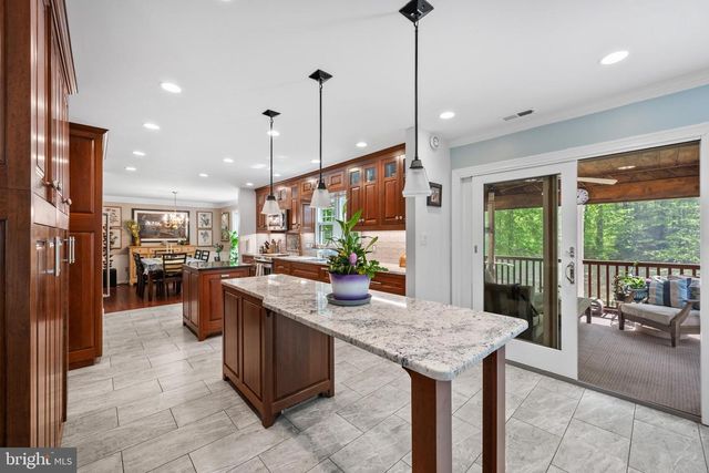 7362 CLIFTON RD, Clifton, VA 20124