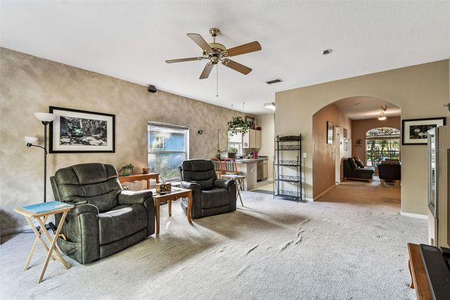 8127 N PACKWOOD AVENUE, Tampa, FL 33604