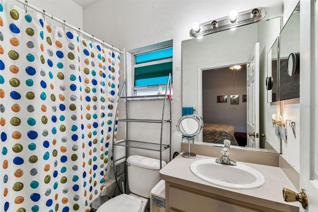 8127 N PACKWOOD AVENUE, Tampa, FL 33604