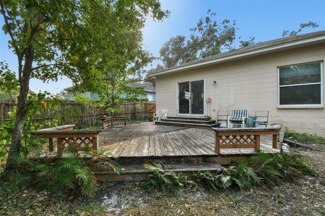 8127 N PACKWOOD AVENUE, Tampa, FL 33604