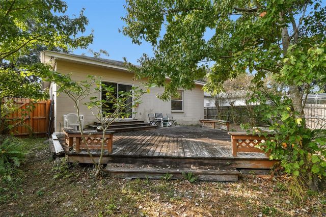 8127 N PACKWOOD AVENUE, Tampa, FL 33604