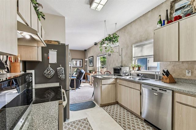 8127 N PACKWOOD AVENUE, Tampa, FL 33604