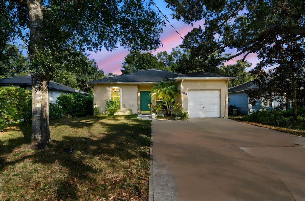 8127 N PACKWOOD AVENUE, Tampa, FL 33604