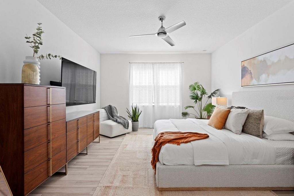 Image 13 of property listing at 8057 TIDAL POINTE WAY, Sarasota, FL 34240