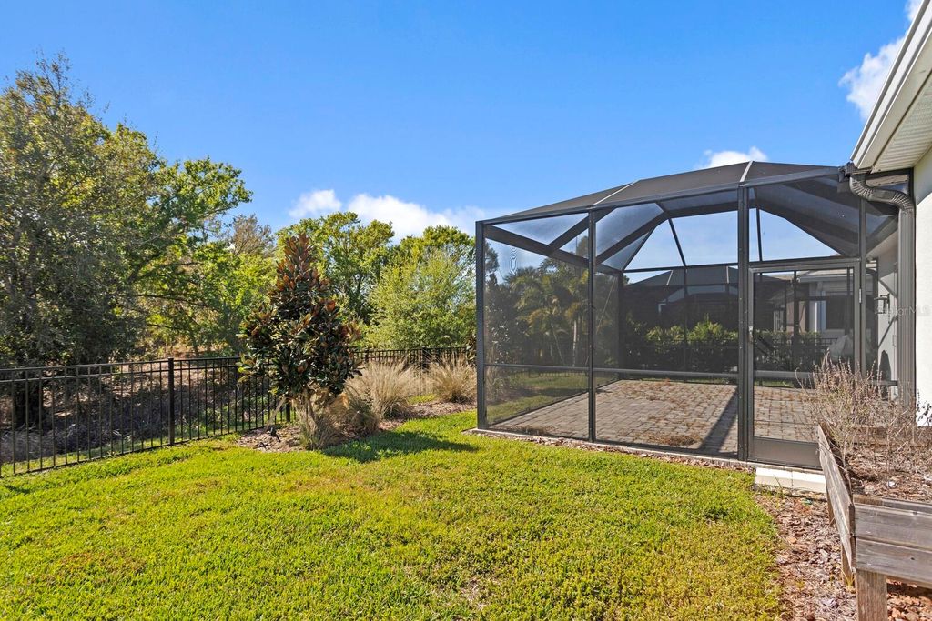 Image 25 of property listing at 8057 TIDAL POINTE WAY, Sarasota, FL 34240