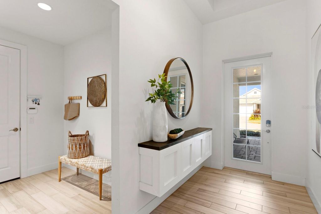 Image 4 of property listing at 8057 TIDAL POINTE WAY, Sarasota, FL 34240