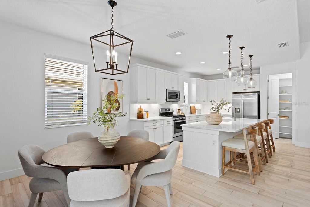 Image 7 of property listing at 8057 TIDAL POINTE WAY, Sarasota, FL 34240