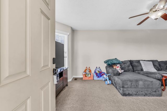 3439 Queensbury Rd, Clarksville, TN 37042