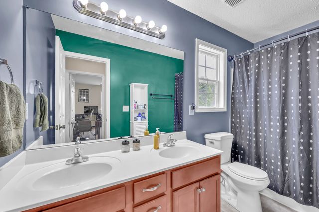 3439 Queensbury Rd, Clarksville, TN 37042