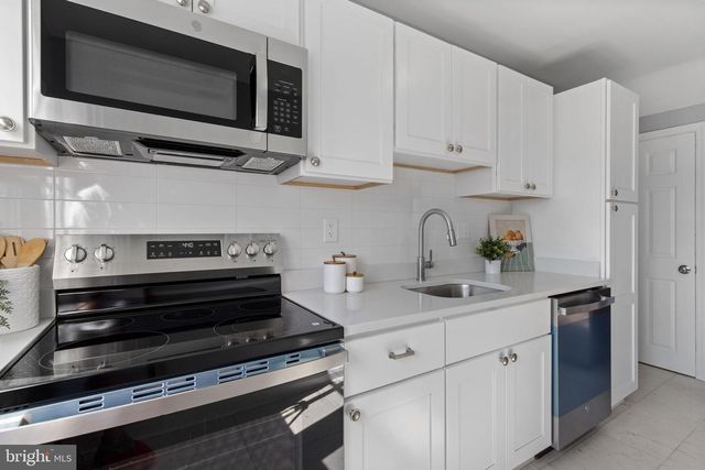 912 WILTON DR, Baltimore, MD 21227