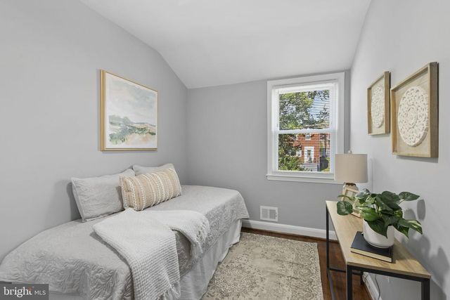 912 WILTON DR, Baltimore, MD 21227