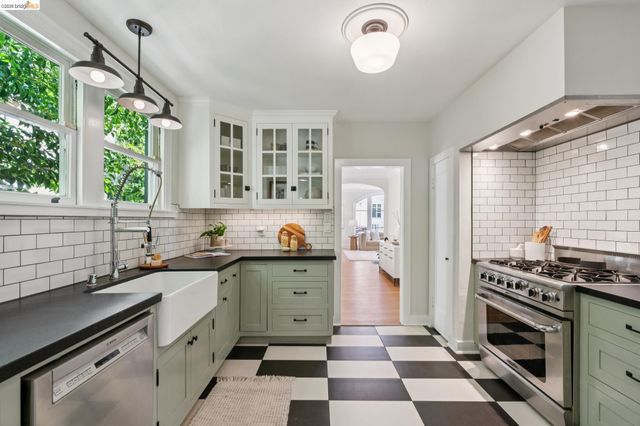 3101 Sheffield Ave, Oakland, CA 94602
