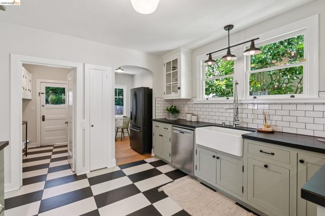 3101 Sheffield Ave, Oakland, CA 94602