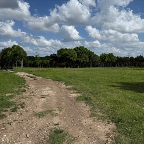 721 Rayburn Drive, Desoto, TX 75115