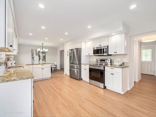 1139 Hampshire Court, Schaumburg, IL 60193