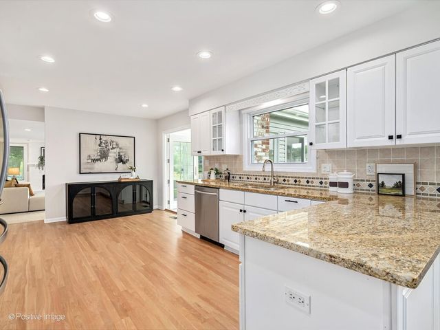 1139 Hampshire Court, Schaumburg, IL 60193