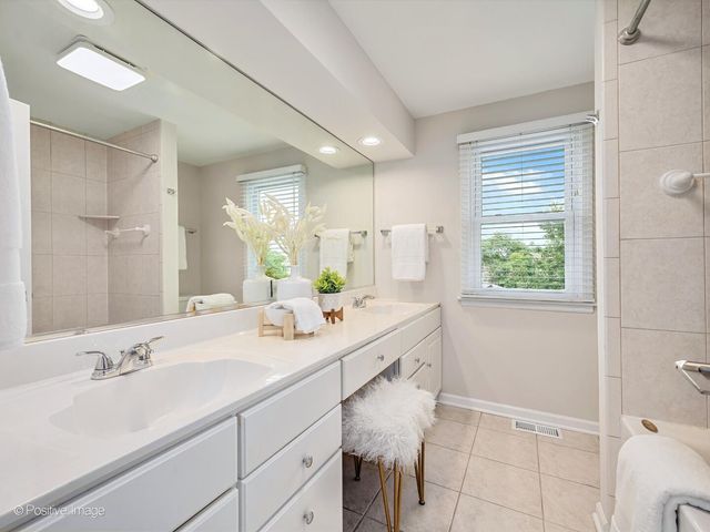 1139 Hampshire Court, Schaumburg, IL 60193