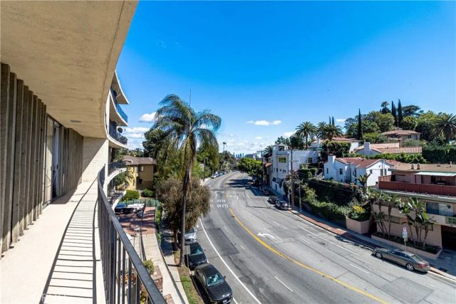 2260 N North Cahuenga Boulevard 302, Los Angeles, CA 90068