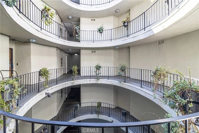 2260 N North Cahuenga Boulevard 302, Los Angeles, CA 90068