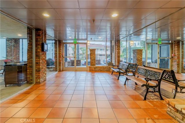 2260 N North Cahuenga Boulevard 302, Los Angeles, CA 90068