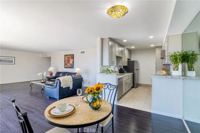 2260 N North Cahuenga Boulevard 302, Los Angeles, CA 90068