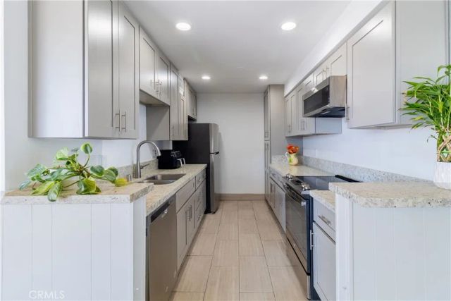 2260 N North Cahuenga Boulevard 302, Los Angeles, CA 90068