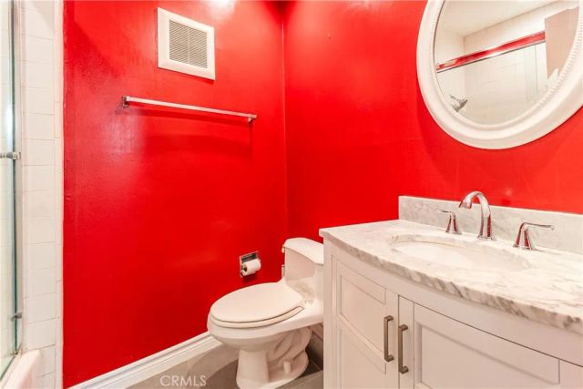 2260 N North Cahuenga Boulevard 302, Los Angeles, CA 90068