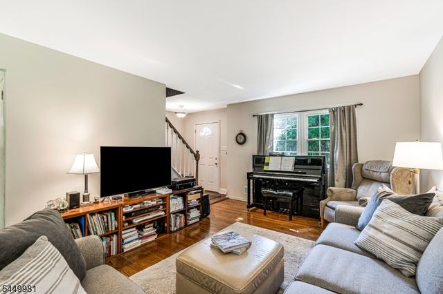 321 Ascot Ln, Bridgewater Twp., NJ 08807