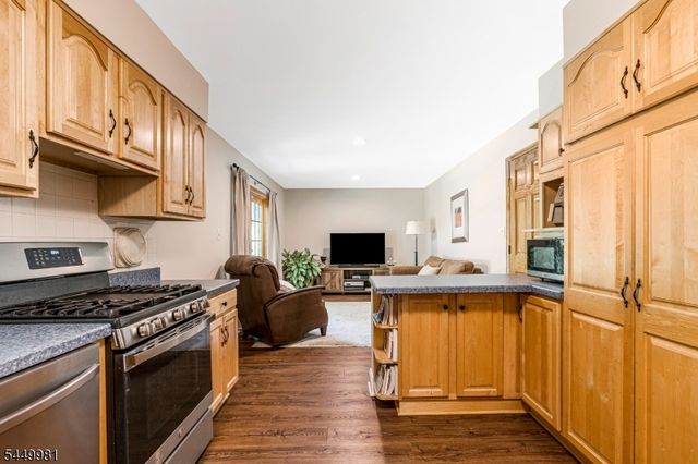 321 Ascot Ln, Bridgewater Twp., NJ 08807