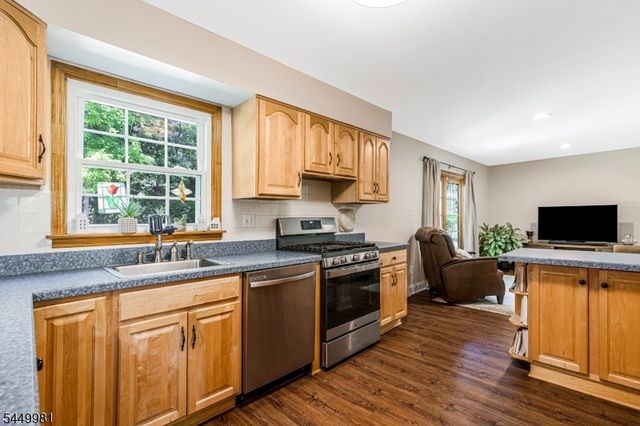 321 Ascot Ln, Bridgewater Twp., NJ 08807