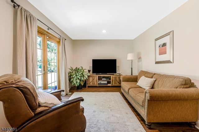 321 Ascot Ln, Bridgewater Twp., NJ 08807